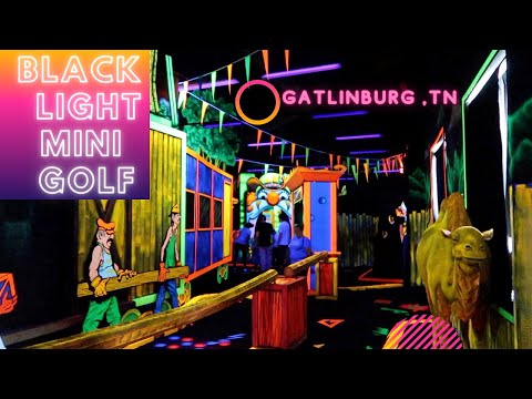 CIRCUS BLACKLGHT 3D MINI GOLF & MIRROR MAZE GATLINBURG TENNESSEE