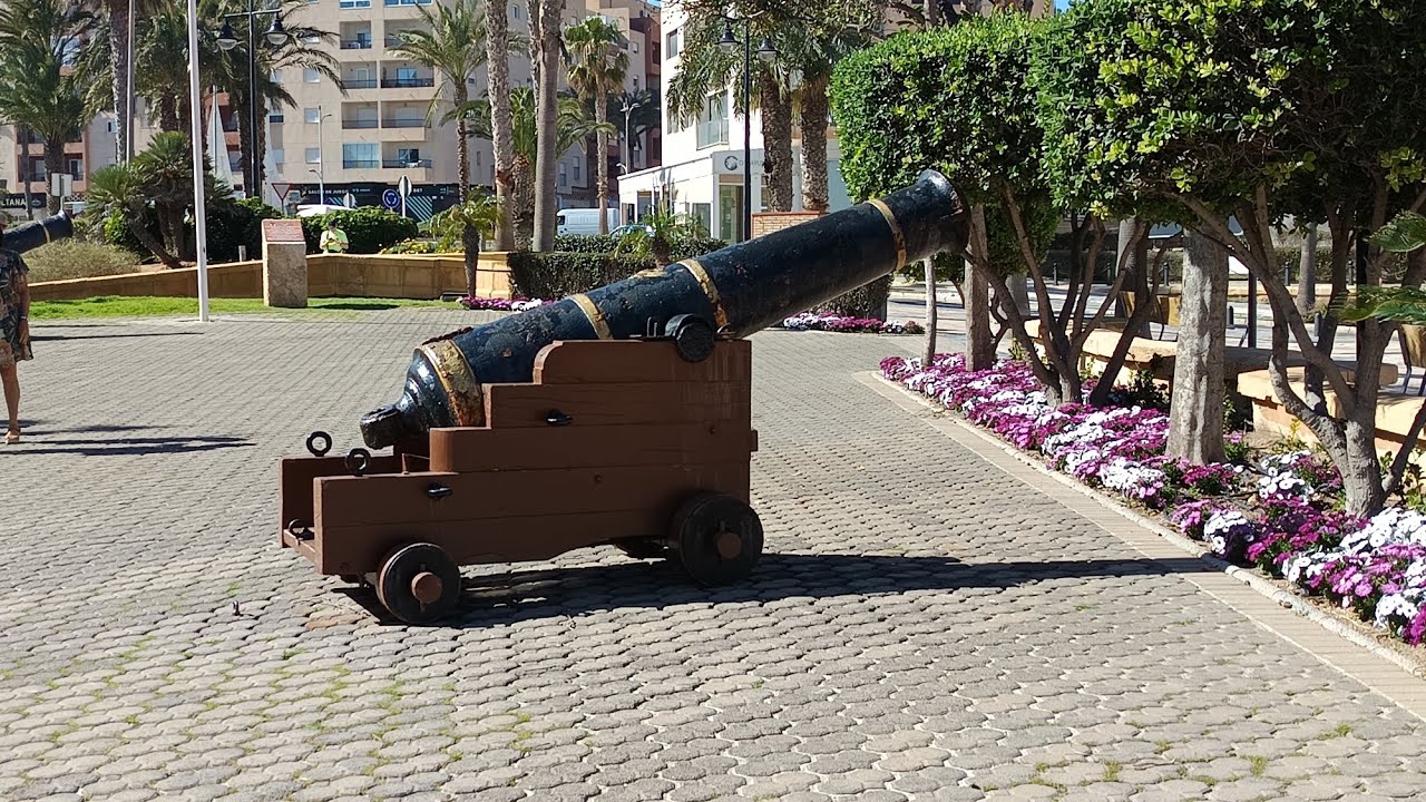 Castell in Roqetas de Mar und unser Resümee über den Stein Roquetas de Mar 