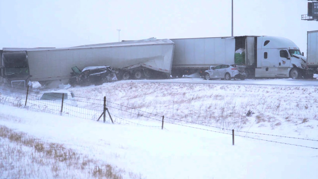 Unbelievable Winter Weather Tow Truck Rescues and Wrecked Vehicles Compilation