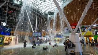 Download Lagu Zware regenval in Maleisië: veroorzaakt lekkage op Kuala Lumpur International Airport, met gevolgen MP3