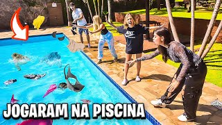 Eles Jogaram Todas As Minhas Roupas Na Piscina