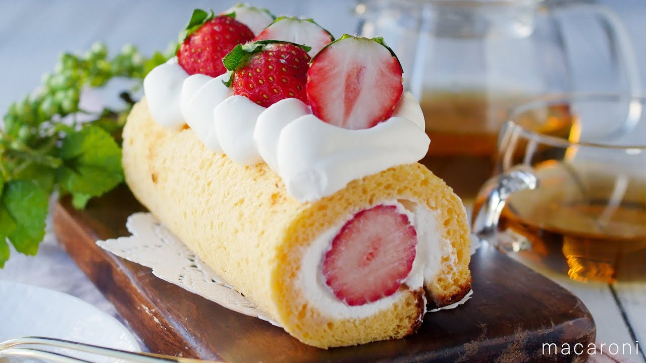 いちごのミニロールケーキ】。オーブンも型も不要！フライパンで作る 