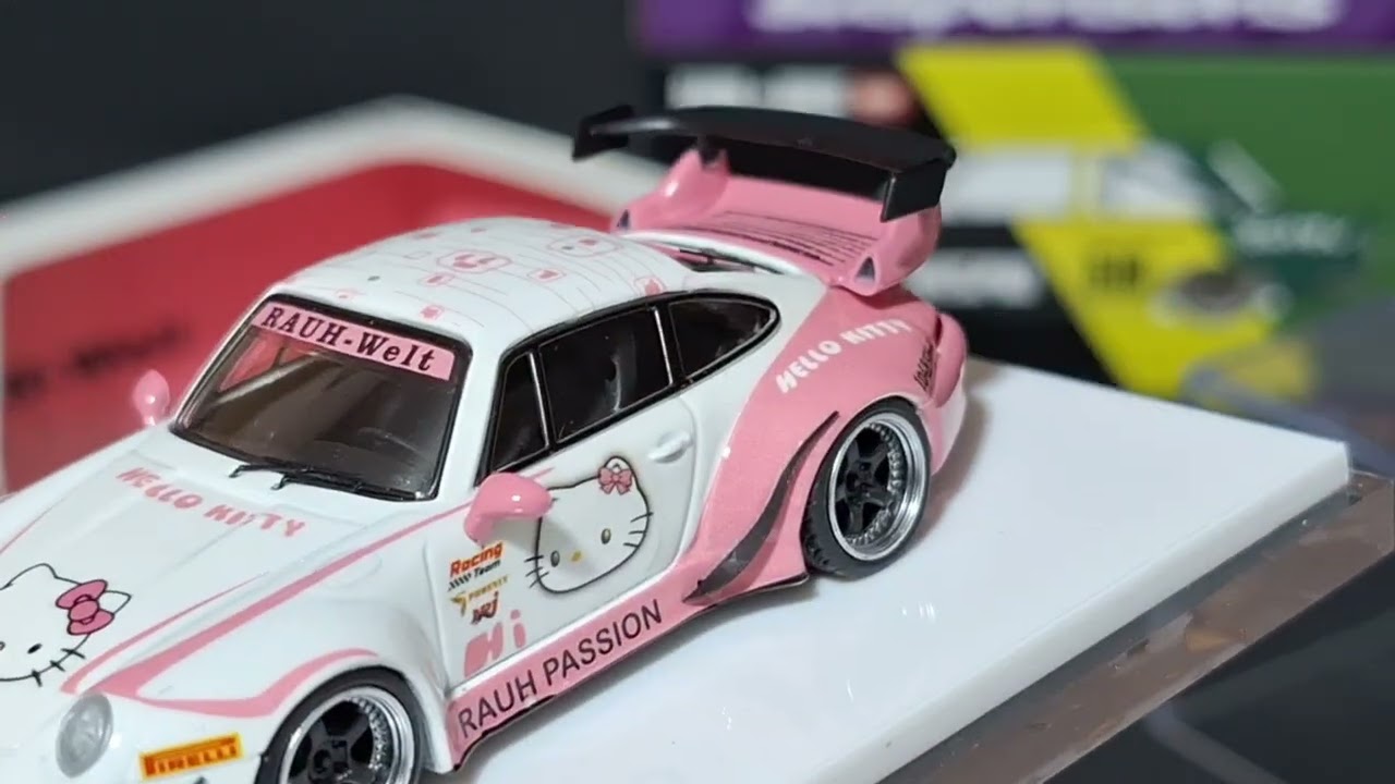 We're going pink in the parking lot - Porsche RWB 993 Hello Kitty
