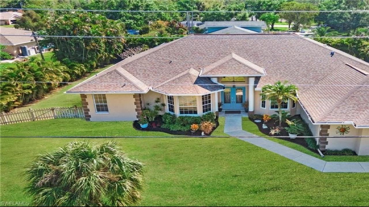 Fort Myers Florida Homes and Real Estate for Sale by Steven Chase / 4-bedroom 4 Baths