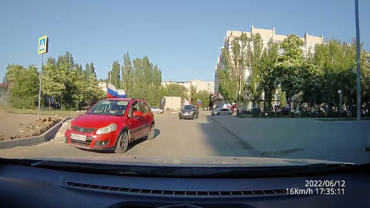 Массовая езда по полосе встречного движения. Волгоград. - YouTube