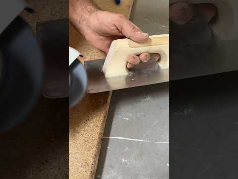 Vídeo tutorial oficial de Estecha con la técnica para hacer lisos más fácilmente preparando la llana de albañilería en tematización