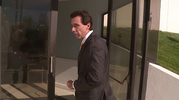 Caught on tape: Mail stolen from Aprtment building in Cleveland