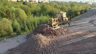 Komatsu Dozer Yol Dolgu Çalışması Yapıyor