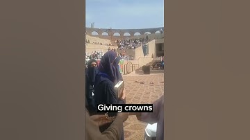 Dr Farhat Hashmi giving 👑#youtubeshorts #shorts #drfarhathashmi #hafiz #socialworker1980 #aryqtv