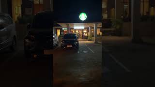 Starbucks malam hari