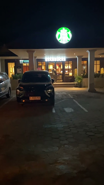 Starbucks malam hari