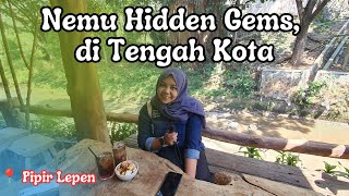 Pipir Lepen Makan Di Pinggir Kali Di Tengah Kota