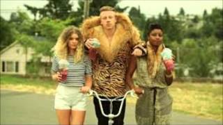 MACKLEMORE & RYAN LEWIS - THRIFT SHOP FEAT. WANZ (OFFICIAL VIDEO)(LIVE)