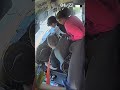 चलती बस में ड्राइवर बेहोश, बच्चों ने बचाया [Students stop bus from crashing after driver blacks out]