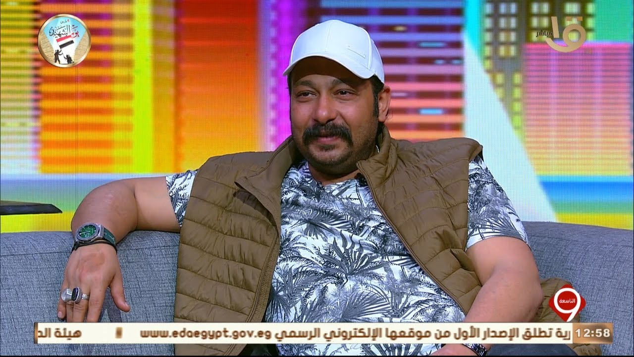 التاسعة | الفنان “محمد ثروت” يتحدث عن مسرح الجامعة وتجربته فيه
