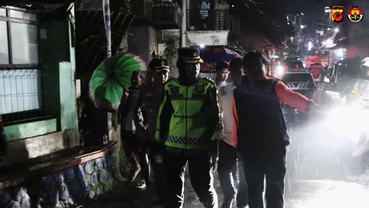 Kapolsek Malausma IPDA Riyana Dampingi Kapolres Majalengka Tinjau Lokasi Bencana Alam