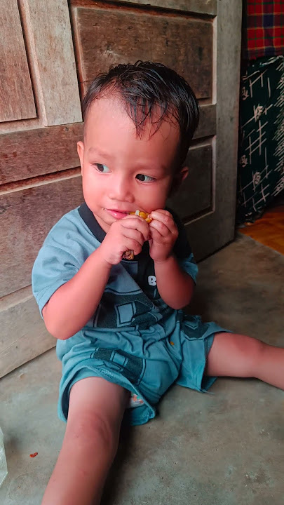ANAK KECIL MABUK KARNA CEKER AYAM😂 #music #cutebaby #ceker#ayamwarnawarni #ayamlucu #lucu #angguk
