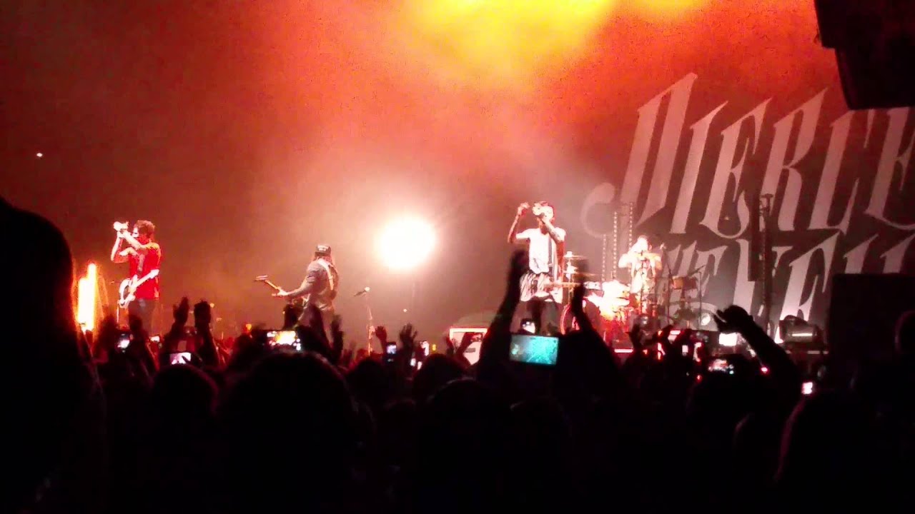 Pierce the Veil Bulls in the Bronx (Live) YouTube
