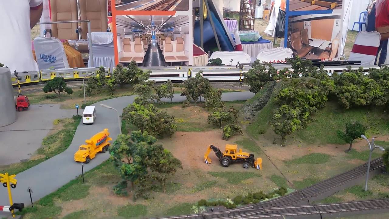 Miniatur Kereta Api PT INKA Madiun YouTube