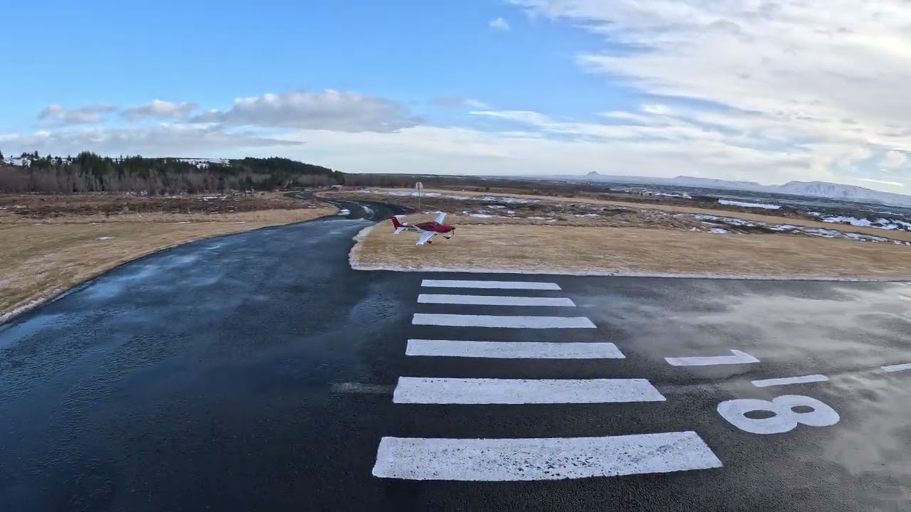 Arnarvöllur 04.03.2026. Eflite Cirrus SRT22. Take off and landings.Touch and go