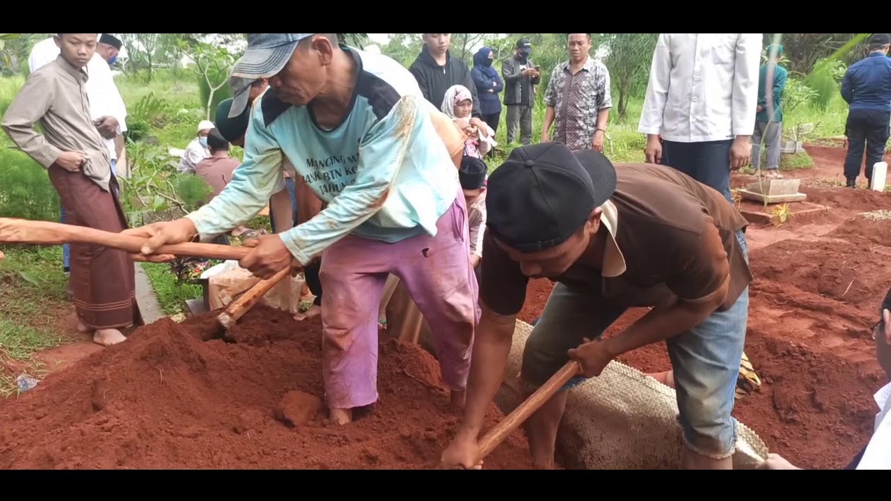 PEMAKAMAN ALMARHUMAH IBU SITI HASANAH BINTI BPK. MUALIM MUHIDIH