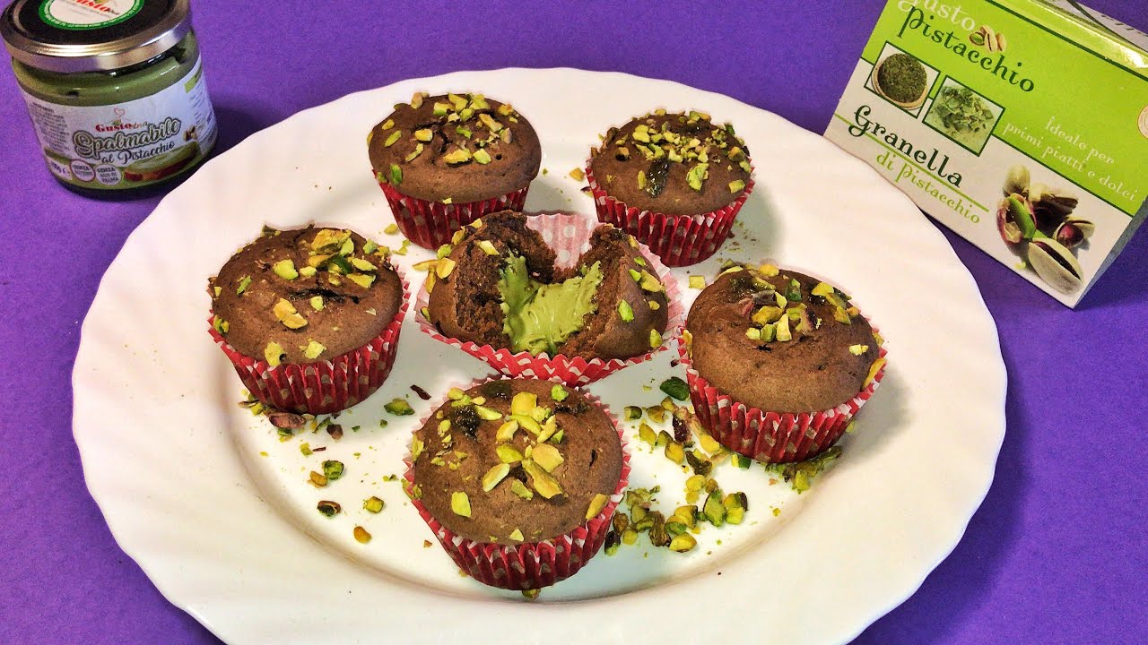 Muffin al Cacao con Cuore di Pistacchio | collaborazione Gusto Etna