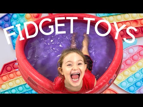 FIDGET TOYS NA BANHEIRA DE SLIME COM ESPUMA COLORIDA!!