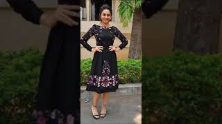 Rakul Preet Singh Same Pose Photos......omg