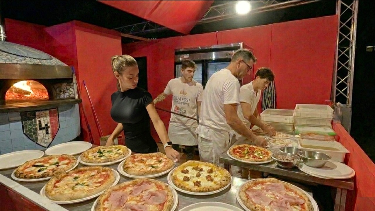 Nell'evento Pizza più Grande al Mondo! Pizza Village a Milano, Italia