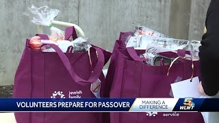 Jewish family service volunteers to deliver Passover food to families in need