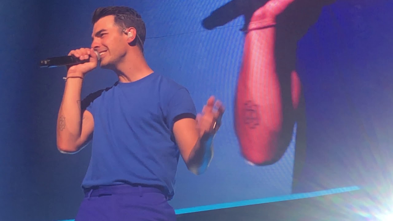 Jonas Brothers Jealous and Cake By The Ocean Sacramento Front Row 10