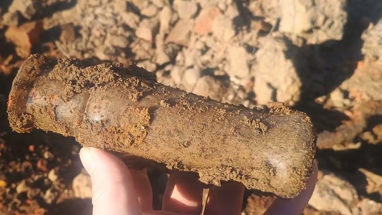 Возвращаясь на строительную площадку, обнаруживаем новую свалку.