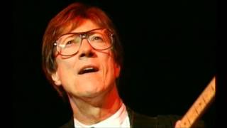 Video voorbeeld van "Hank Marvin - Sacha"