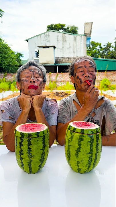 Oh, where did my watermelon lipstick go? 💄💄🍬🍉🍡 #SakonNakhon #hahahahaha