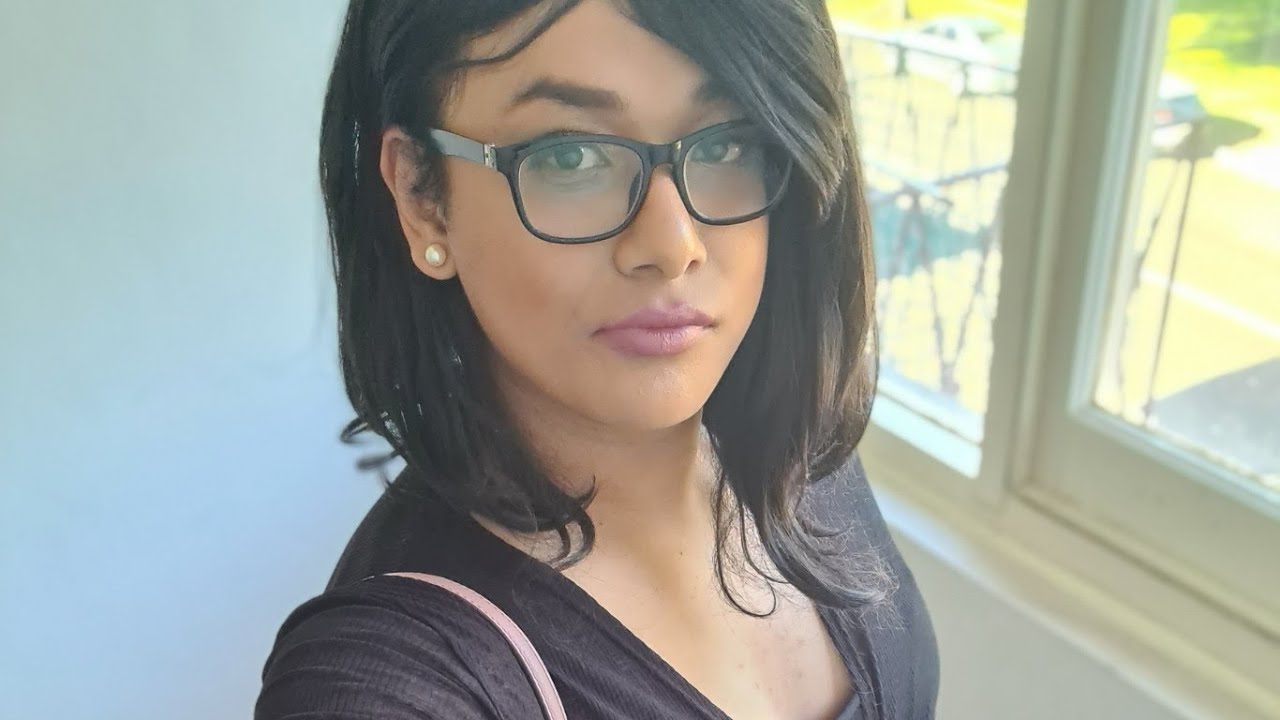 High Heels and Casual Outfit Look for Women and Crossdressers