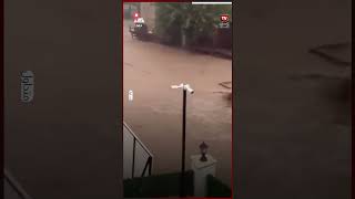 أمطار غزيرة تتسبب في فيضانات بمدينة إزمير التركية