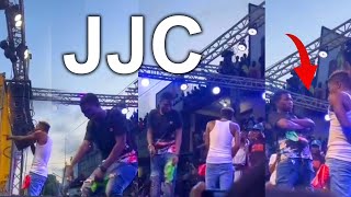 WOW!! Shatta Wale gave full Stage to a fan to Perform JJC song at NIMA Salafest 2023