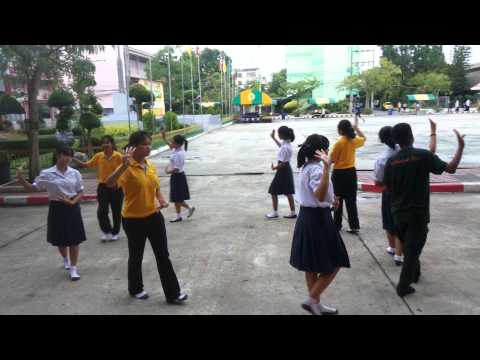 การแสดงภาคอีสาน (เซิ้งกระติ๊บ)  โรงเรียนเดชะปัตตนยานุกูล ม.4/6  2557