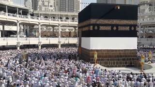 Kâbe de namaz için kamet getirilirken