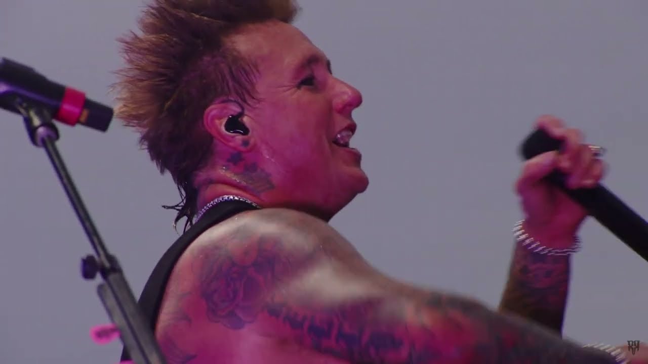 Papa Roach - The crowd ain't feeling it