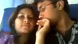 Sudh desi romance in bus | cute girl kissing her boyfriend in bus