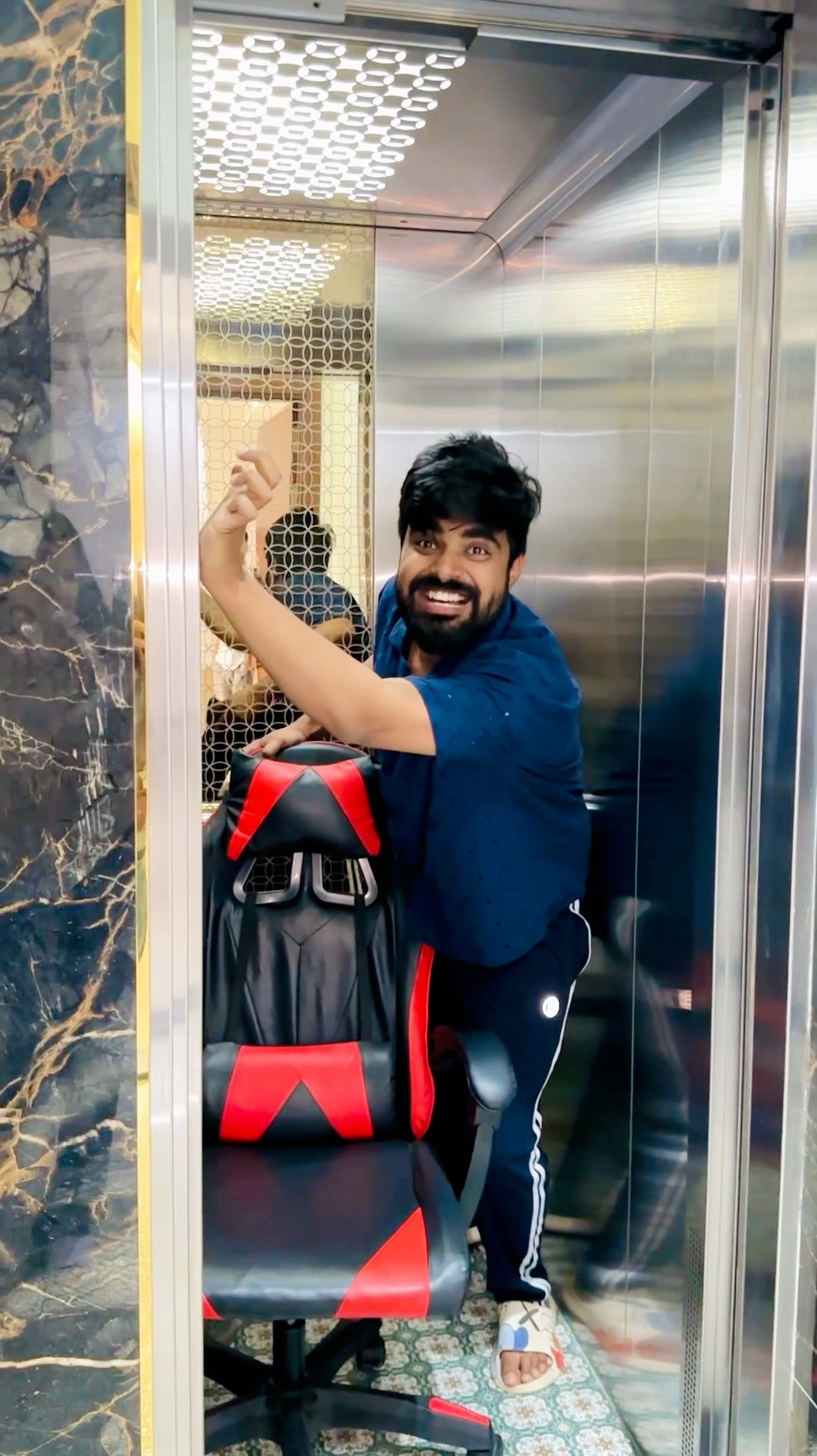 Lift se bhar aa gya ? #dushyantkukreja #shorts
