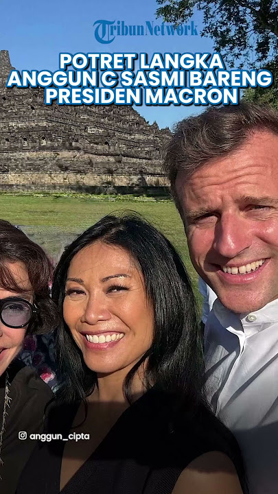 JADI KESEMPATAN LANGKA! Inilah Potret Anggun C. Sasmi Ajak Presiden Macron Selfi di Candi Borobudur