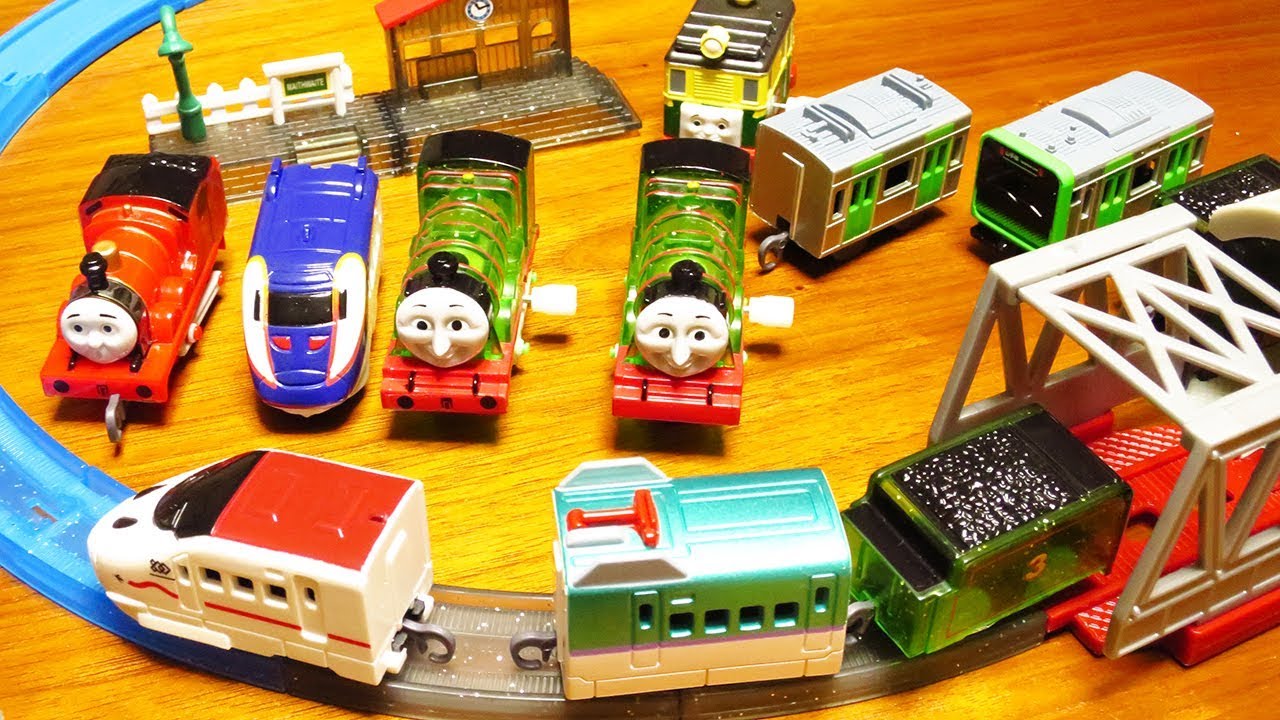 きかんしゃトーマス キラキラなレニアスと恐竜編 いろんなカプセルプラレールを走らせたよ！ おもちゃのPrussian