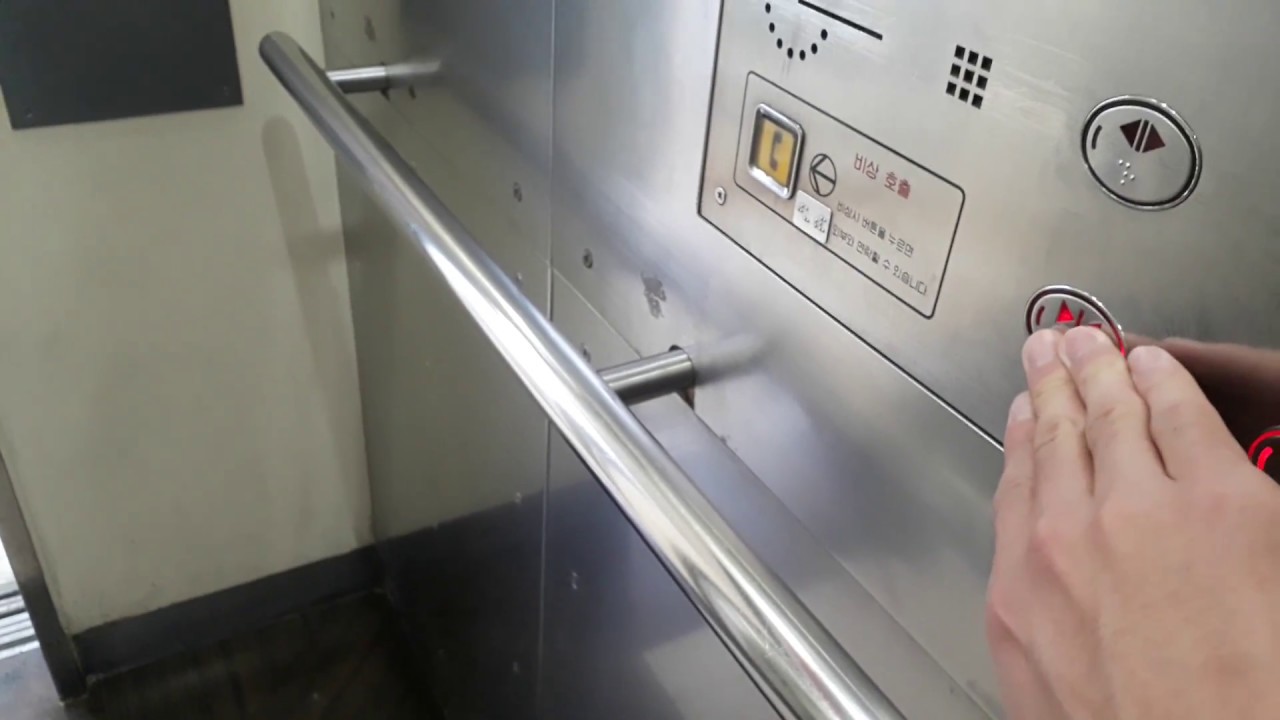 서울특별시 동대문구 천호대로 133 (용두동) 홈플러스동대문점 티센크루프동양엘리베이터 외부디자인 교체 후 탑사기