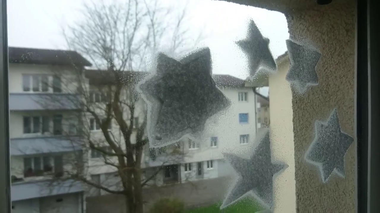 Schneespray-Fensterdeko :) 