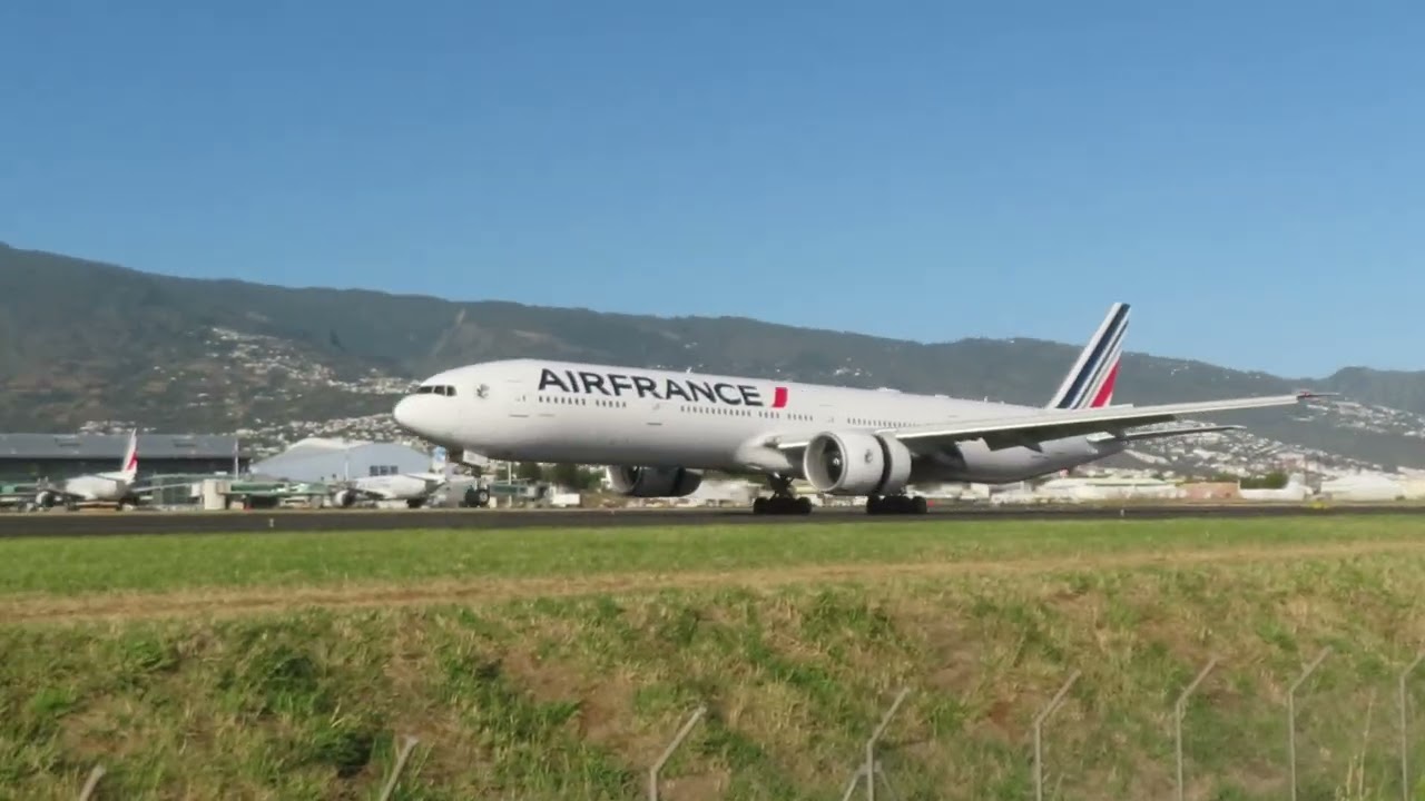 Atterrissage piste 12, Boeing 777-300 Air France , Paris-CDG - la Réunion