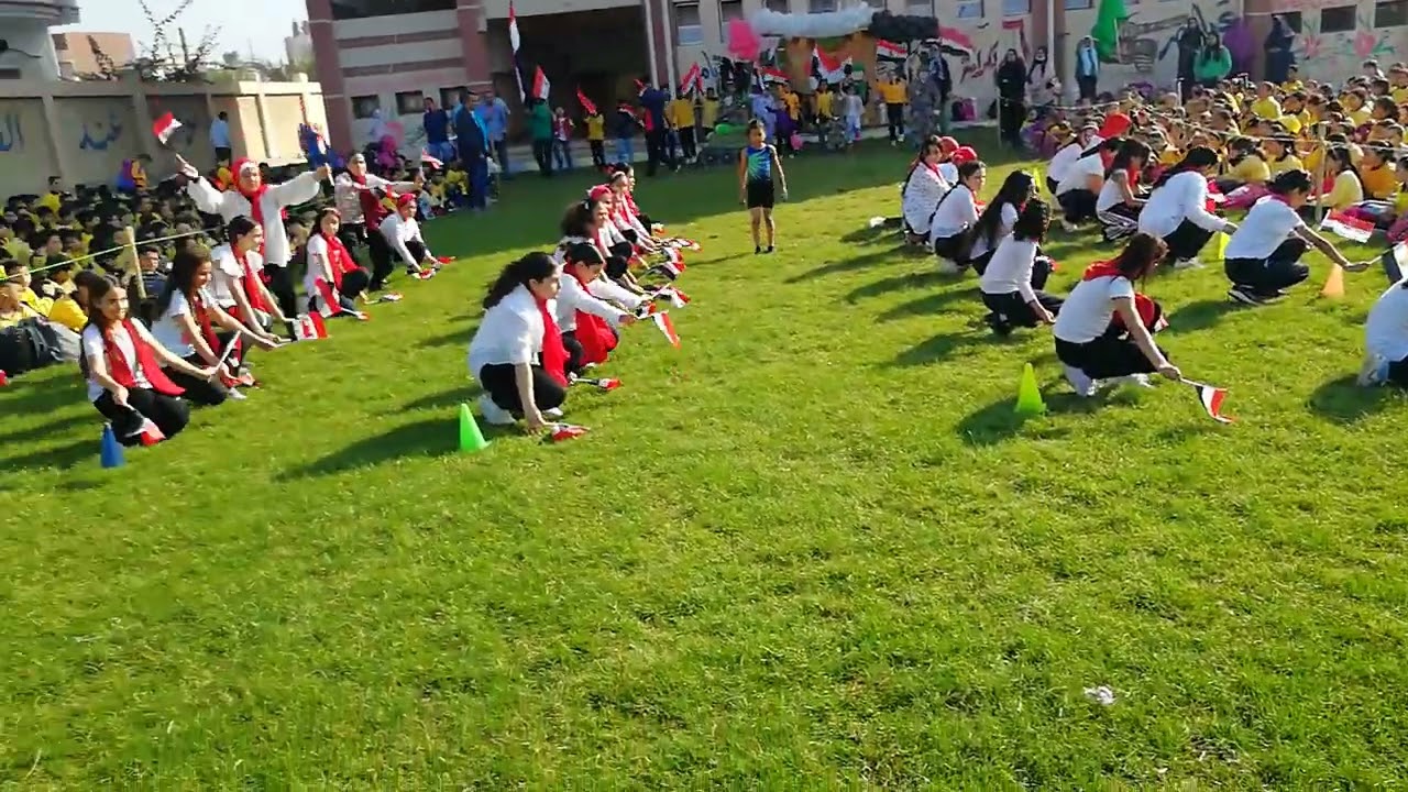 استعراض مدرسة ابو مليحة الرسمية للغات  للاحتفال بانتصارات حرب اكتوبر ١٩٧٣