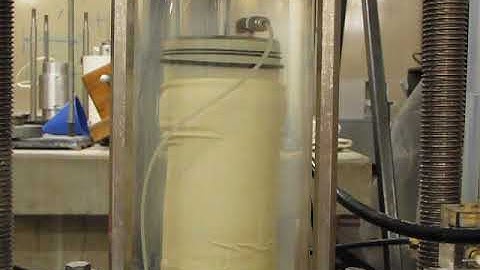 Sand liquefaction triaxial test - Liquefied specimen - Geotechnical engineering