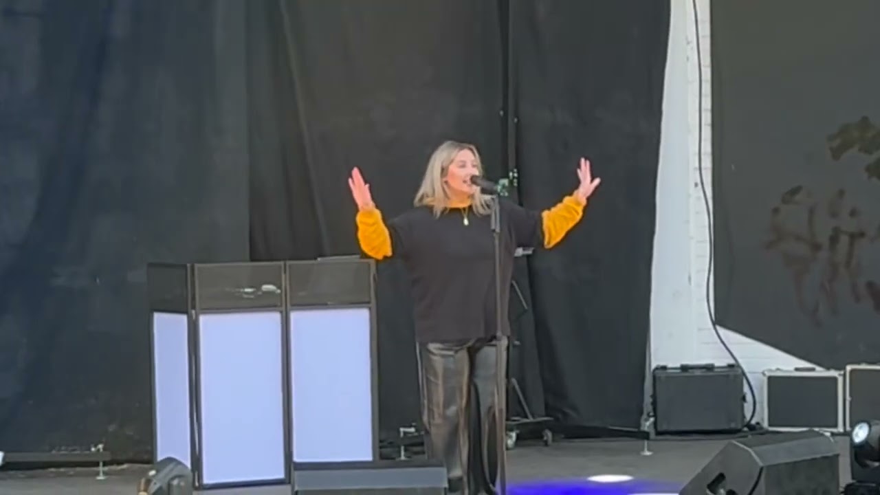 Ami Alex - Nowhere Man - SOUNDCHECK (Live Clitheroe Ribble FM Stage) 11/10/25